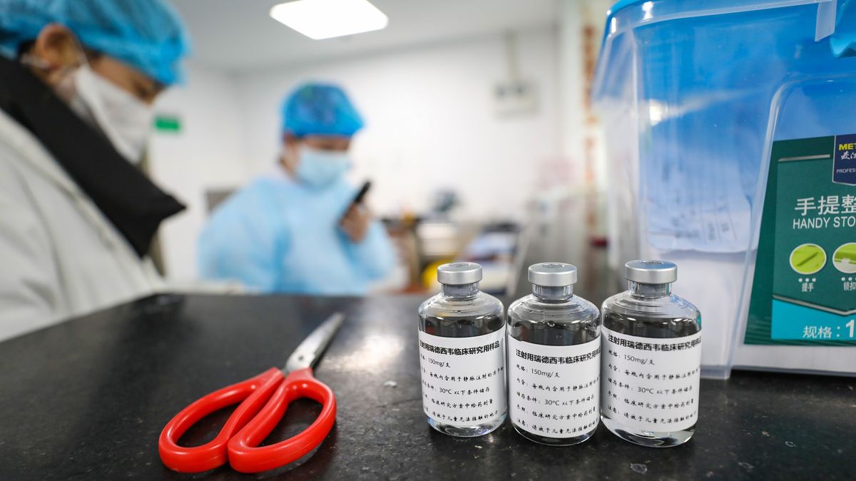 Lék proti koronaviru míří do Česka. Je naděje, že rychle pomůže